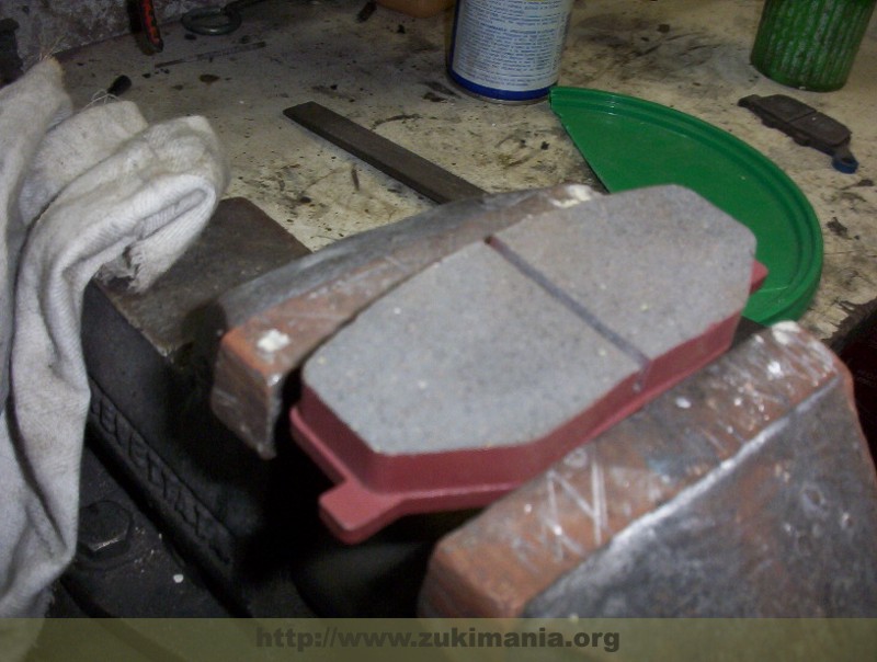 Foto di un dettaglio per la sostituzione delle pastiglie freni del suzuki